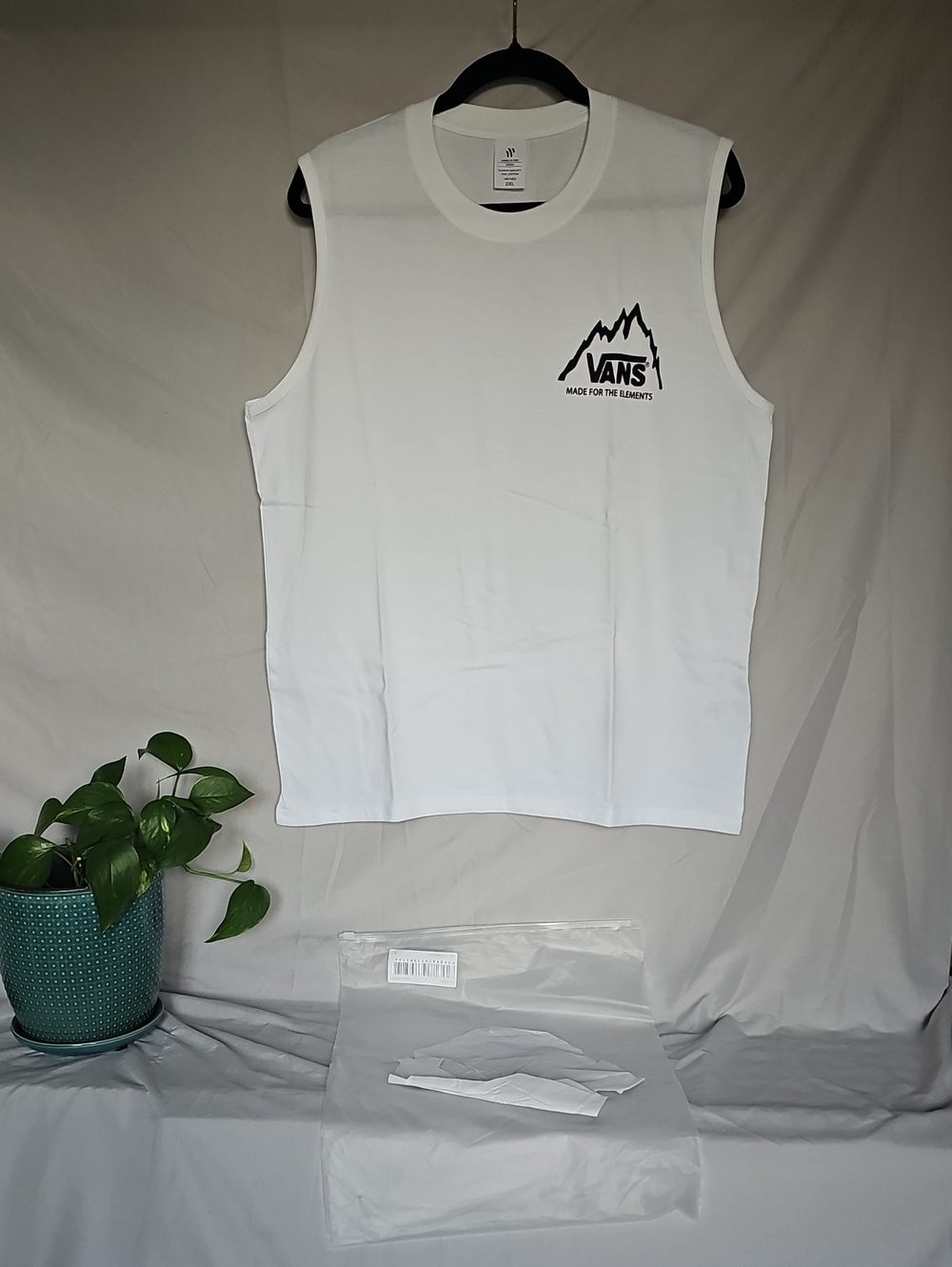 Vans White Sleeveless Shirt with Black Mountain Logo XXL